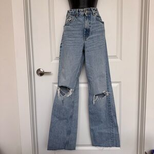 Zara Women’s Classic Blue Distressed Women Jeans (Size 0)